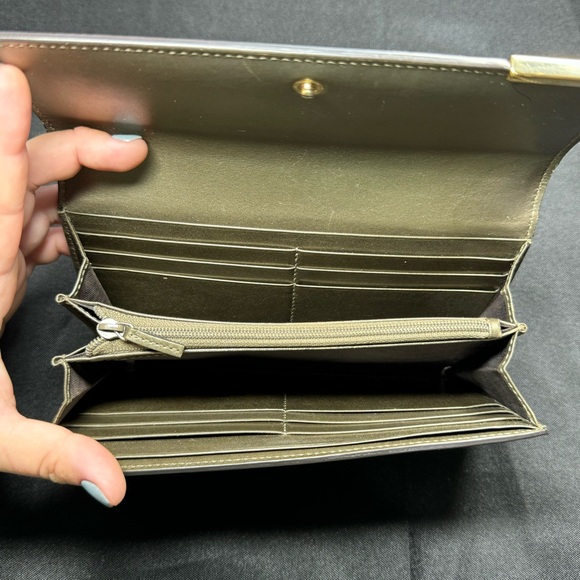 🩶GUCCI Metallic Gray Patent Microguccissima Wallet, Italy🩶 - Picture 8 of 14